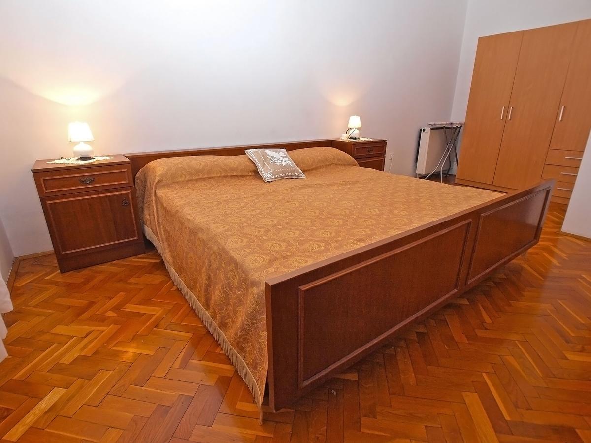 Apartments Dvorine 1210 Банджоле Экстерьер фото